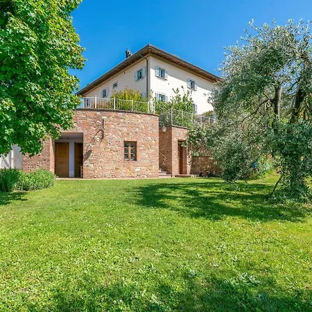 Le Selve Apartment Lari
