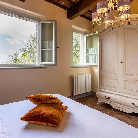 Le Selve Apartment Lari