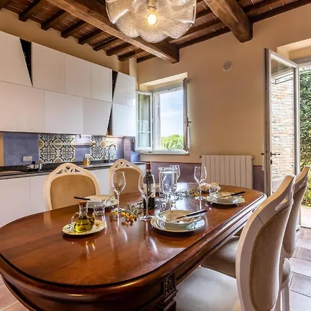 Le Selve Apartment Lari