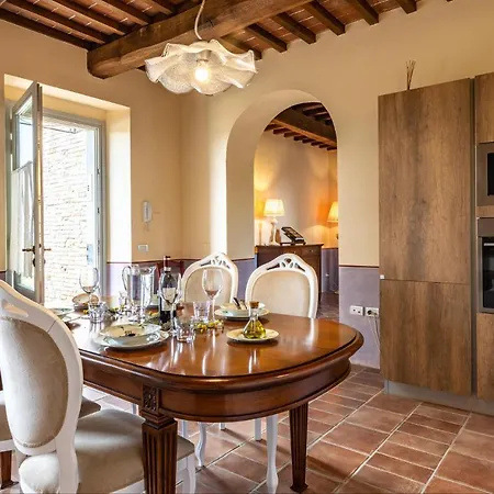 Le Selve Apartment Lari