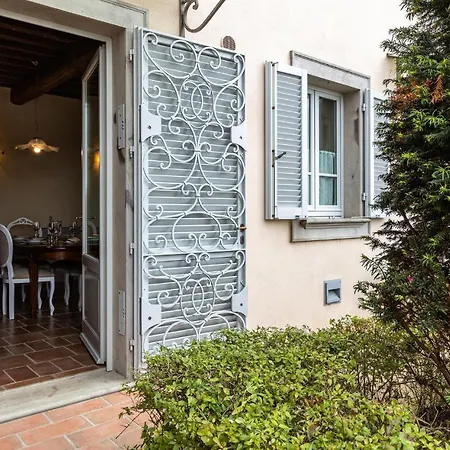 Le Selve Apartment Lari
